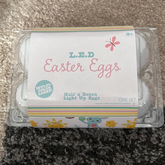Target Bullseye’s Playground Easter, LED eggs, egg topiary, Bunny tray NWT! - Picture 4 of 7